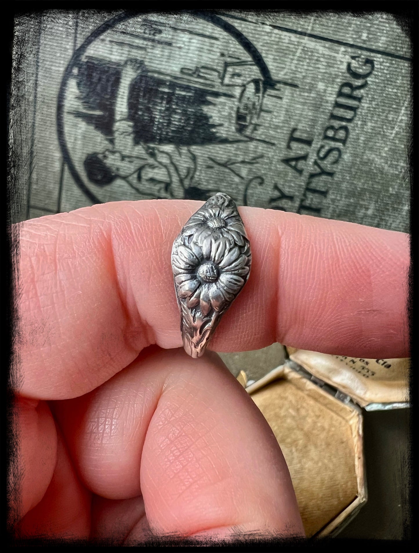 Daisy Birth Month Flower Ring-April
