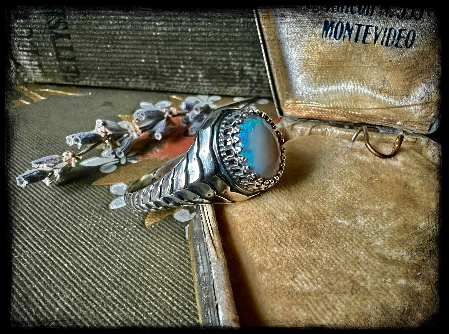 The Mermaids Ring with Opal - Size 10