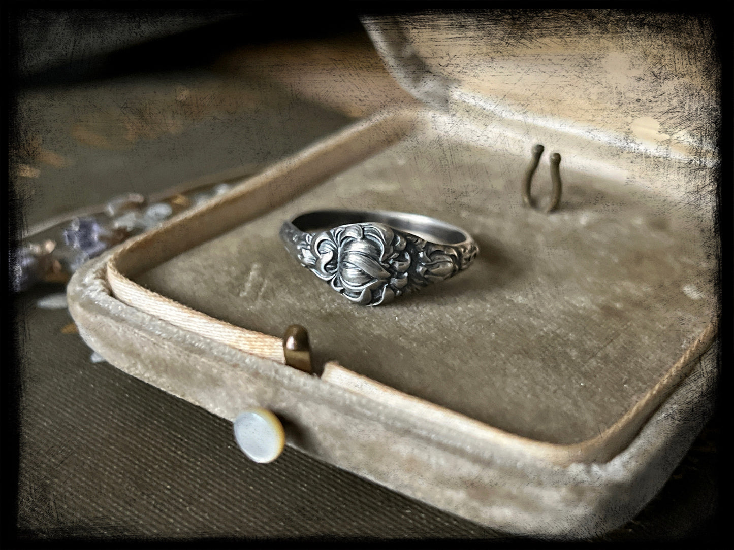 Chrysanthemum Birth Month Flower Ring-November